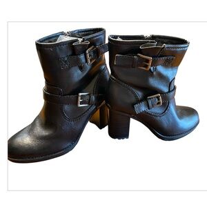 Chaps Dena boot with‎ Chunky Heel. Size 7B. Black.